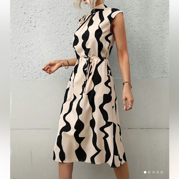 Gorgeous Abstract prints dress - Picture 6 of 6